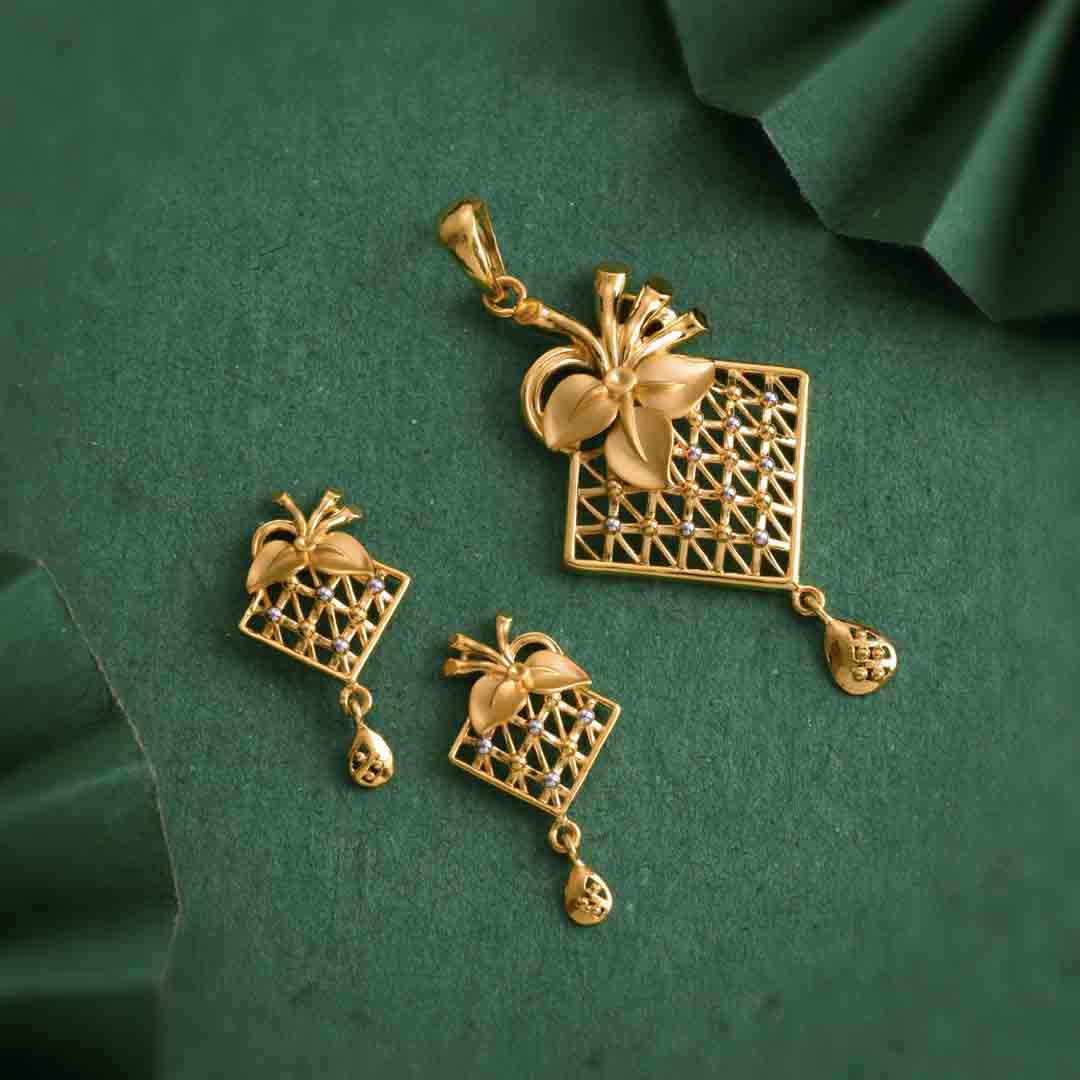 Pendant image 134