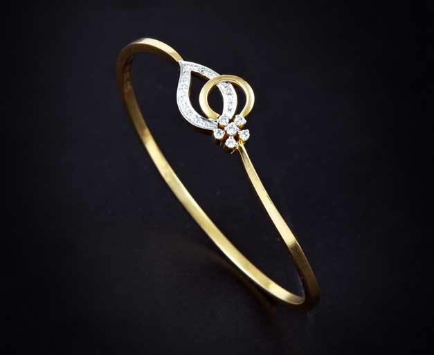 https://shyamsundarco.com/images/online_jewellery/new/diamond/bangles//5.jpg?v=2802202488
