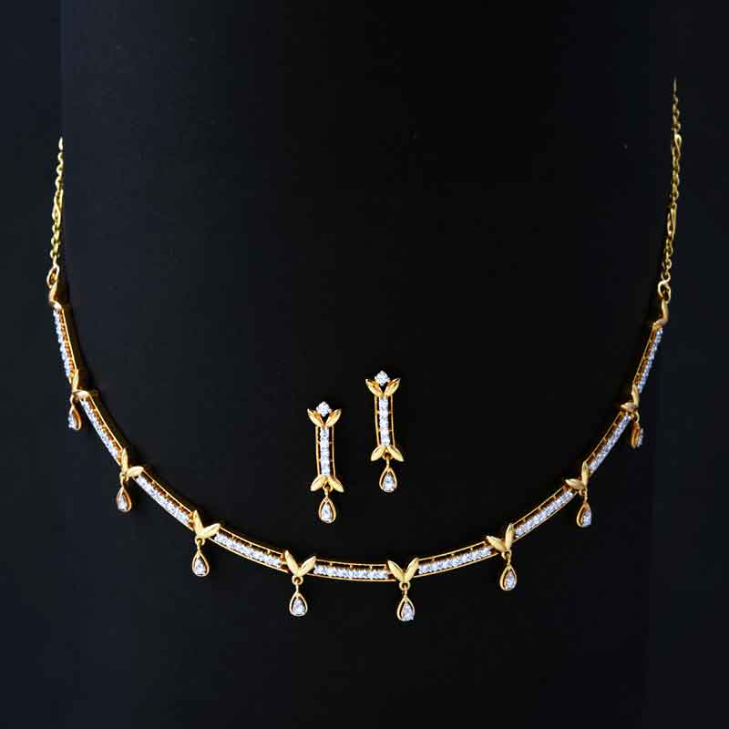 https://shyamsundarco.com/images/online_jewellery/new/diamond/necklace//3.jpg?v=2802202488