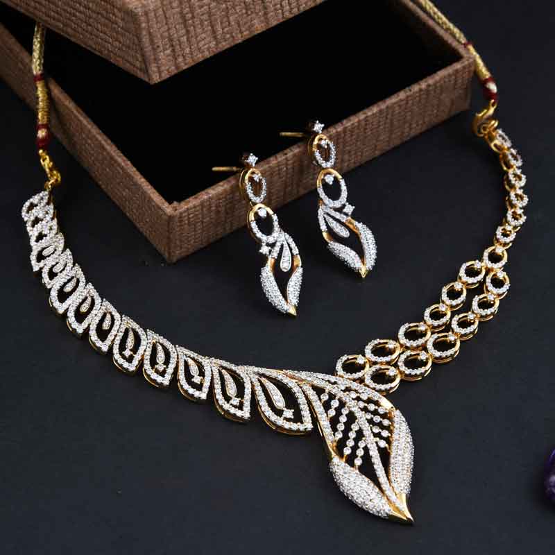 https://shyamsundarco.com/images/online_jewellery/new/diamond/necklace//4.jpg?v=2802202488