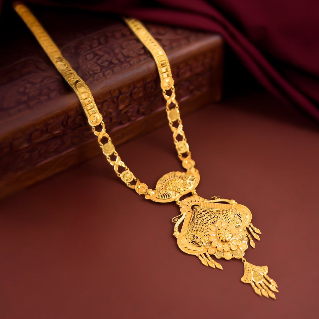 Timeless elegance crafted in pure gold.

Celebrate the beauty of heritage jewell