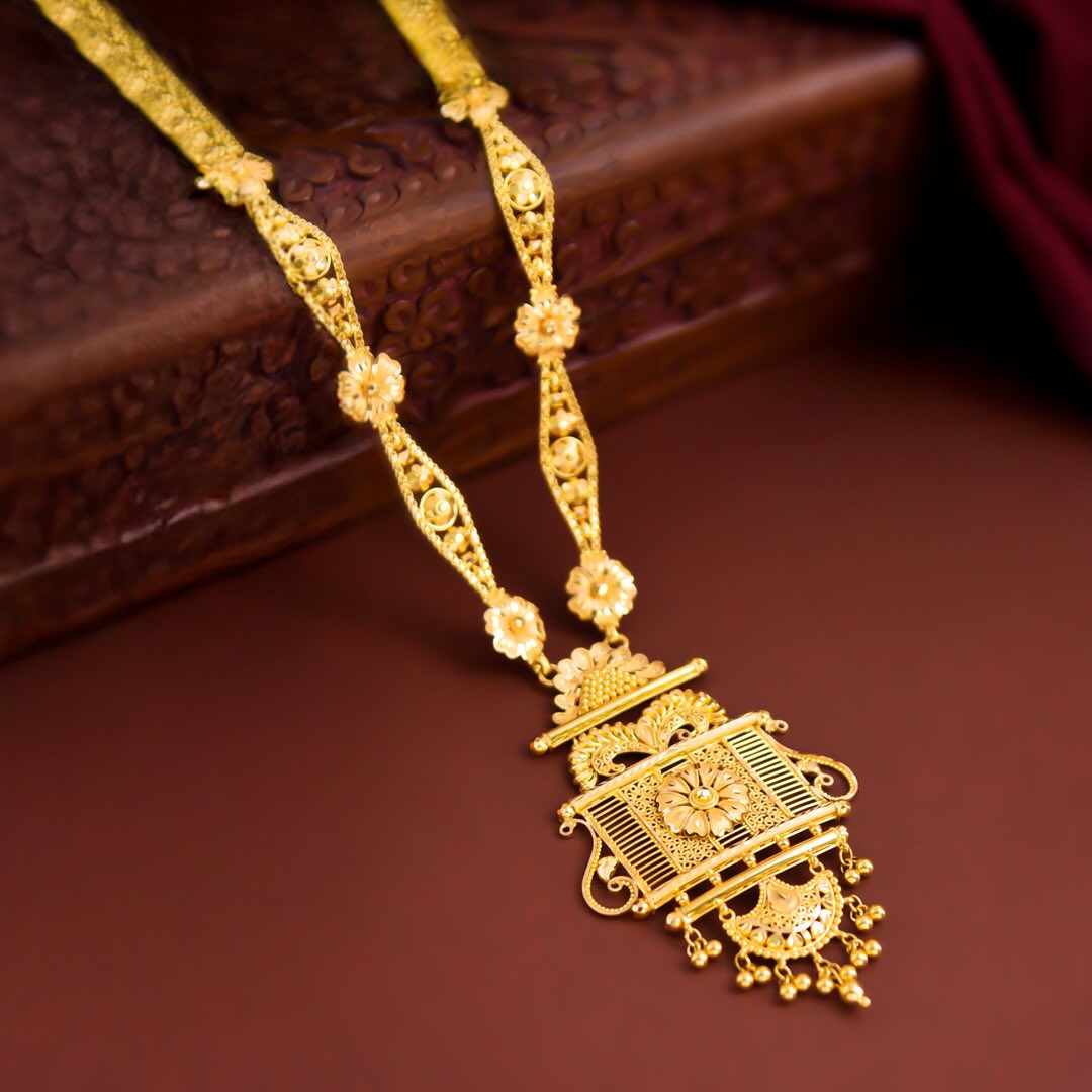 A statement of heritage and elegance…
 This beautifully crafted gold Sitahaar is